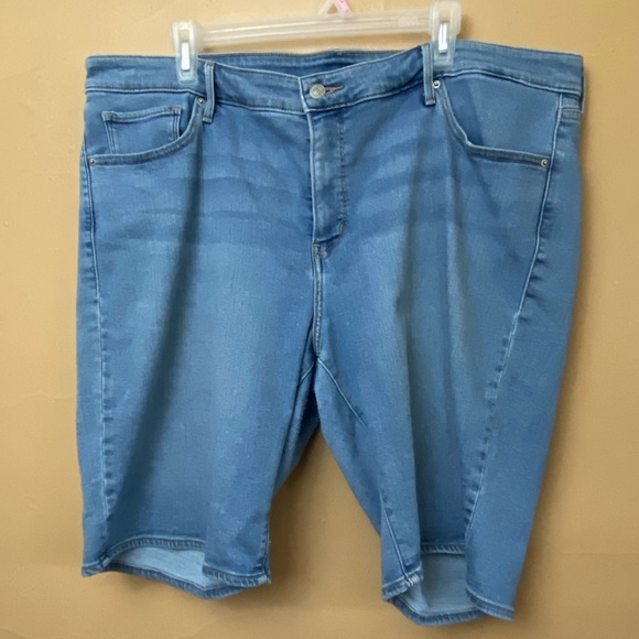 Levi's Pants - Levi’s PLUS SIZE 24W Denim Shorts C-43